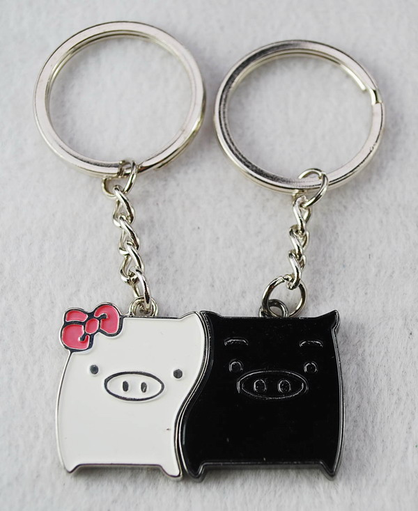 Color enamel zinc alloy keychain for lover