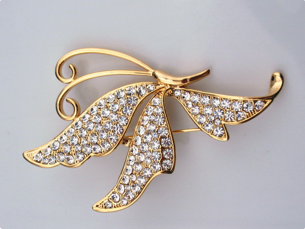 Zinc alloy butterfly brooch with rhinestones