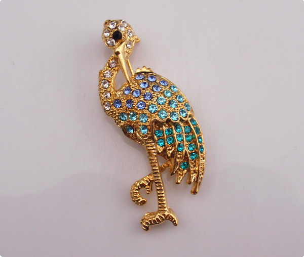 Bird shaped metal brooch