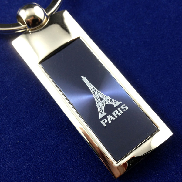 Metal key chain with Paris logo