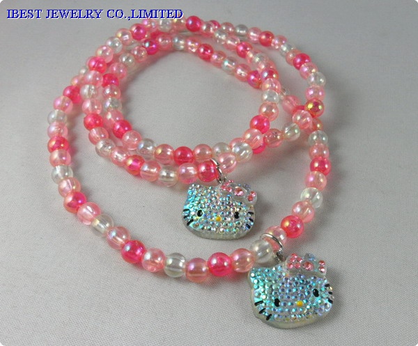 Hello Kitty plastic necklace and bracelet set