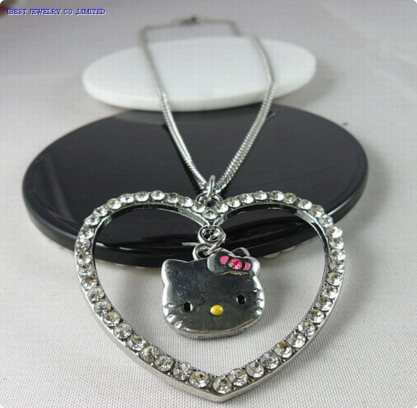 Metal Hello kitty heart shaped necklace